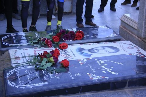 تصاویر/ تجدید میاث تیم غریب‌الغربای کاشان به مشهدالرضا(ع) بامقام شامخ سرداران و ۱۸۳۹ شهید کاشان