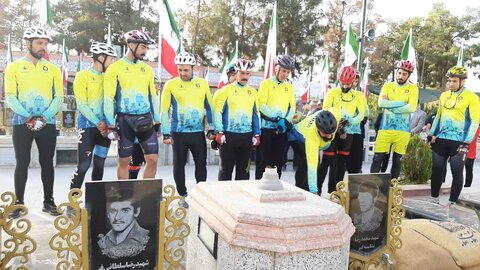 تصاویر/ تجدید میاث تیم غریب‌الغربای کاشان به مشهدالرضا(ع) بامقام شامخ سرداران و ۱۸۳۹ شهید کاشان