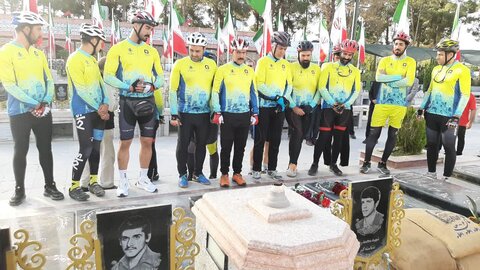 تصاویر/ تجدید میاث تیم غریب‌الغربای کاشان به مشهدالرضا(ع) بامقام شامخ سرداران و ۱۸۳۹ شهید کاشان