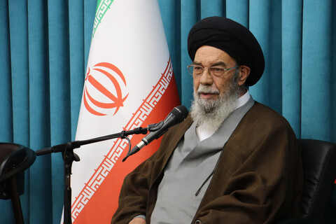 تصاویر/ دیدارمعاونین تهذیب مدارس علمیه با امام جمعه اصفهان