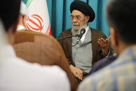 تصاویر/ دیدارمعاونین تهذیب مدارس علمیه با امام جمعه اصفهان