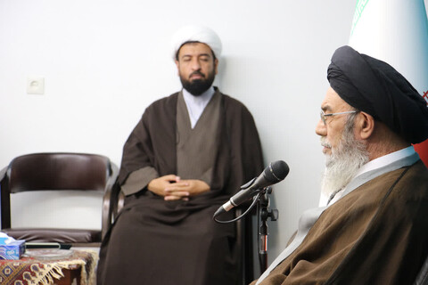 تصاویر/ دیدارمعاونین تهذیب مدارس علمیه با امام جمعه اصفهان