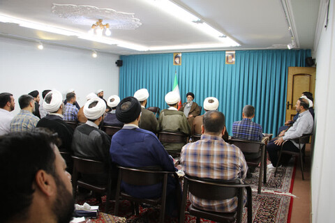 تصاویر/ دیدارمعاونین تهذیب مدارس علمیه با امام جمعه اصفهان