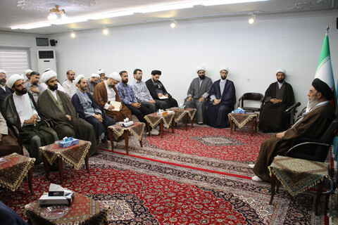 تصاویر/ دیدارمعاونین تهذیب مدارس علمیه با امام جمعه اصفهان