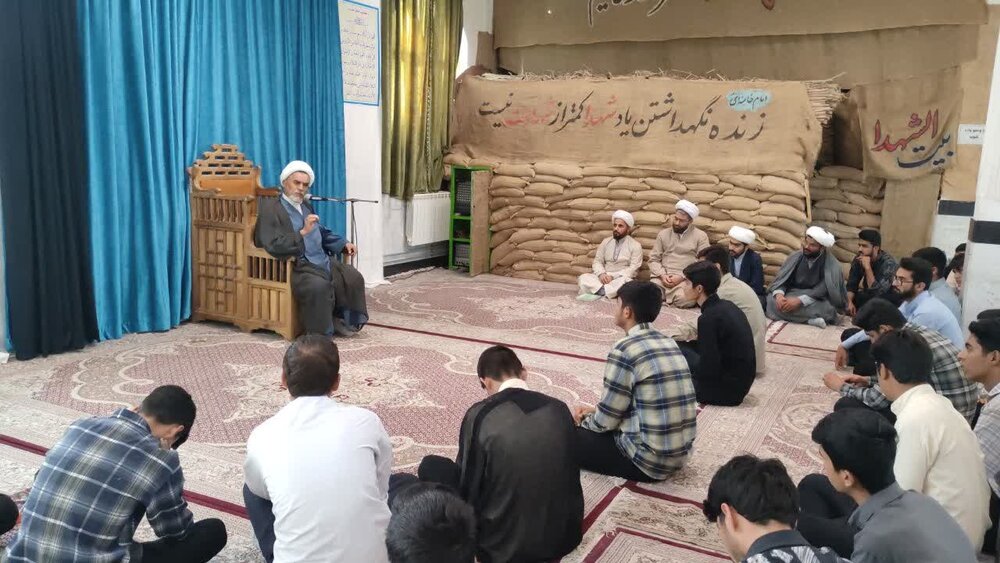 تبیین رسالت‌های طلاب در سیر طلبگی؛ از خودسازی تا نقش‌آفرینی اجتماعی