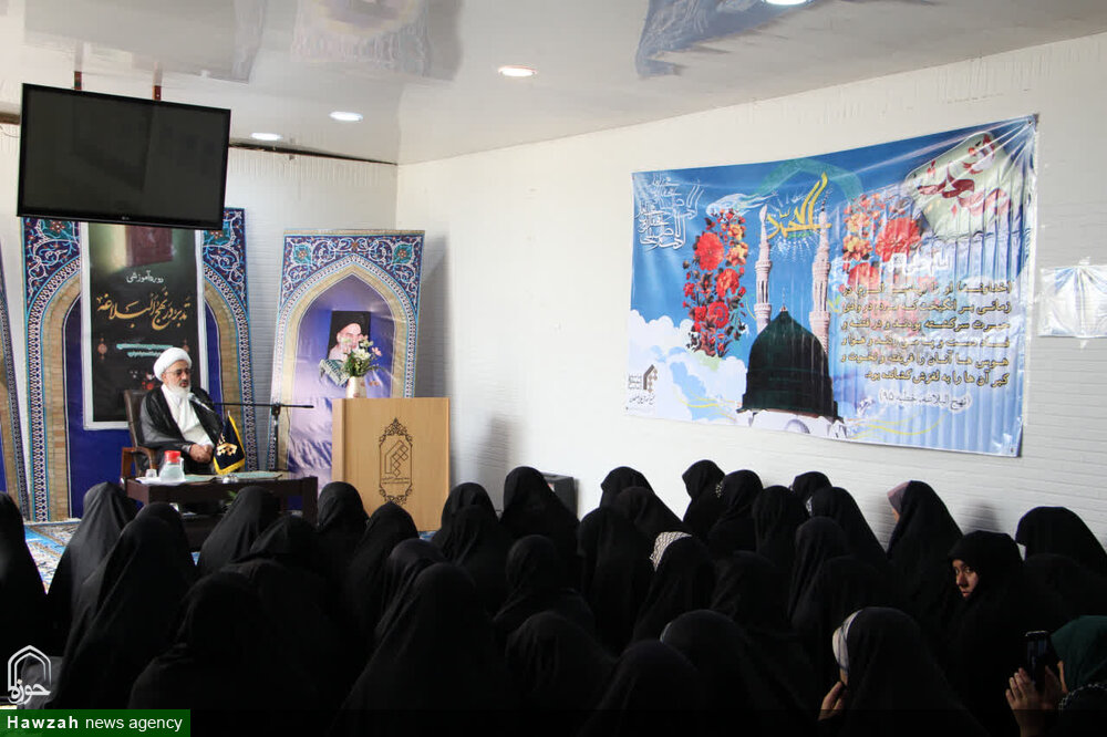 نماینده ولی فقیه در هند با طلاب هندوستانی در اصفهان دیدار کرد + تصاویر