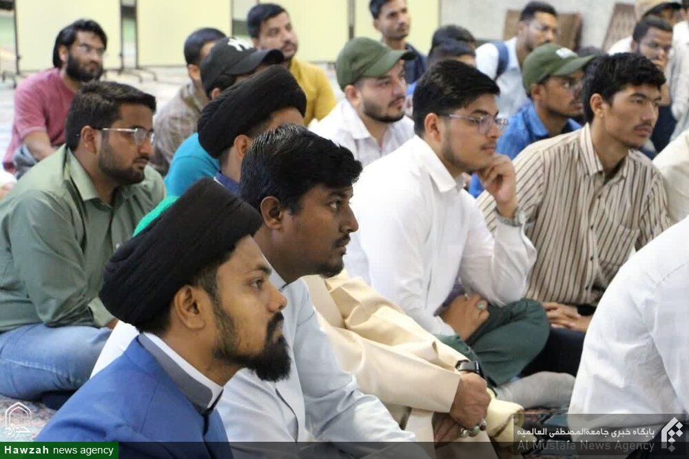 نماینده ولی فقیه در هند با طلاب هندوستانی در اصفهان دیدار کرد + تصاویر