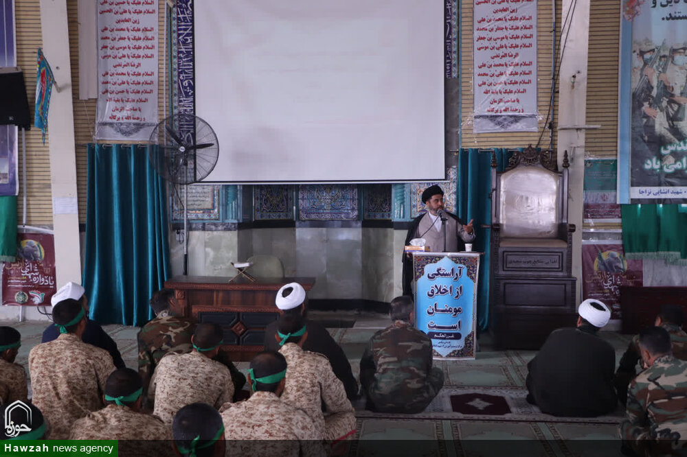 هدف دشمن تهی‌سازی نسل جوان از هویت دینی و ملی است