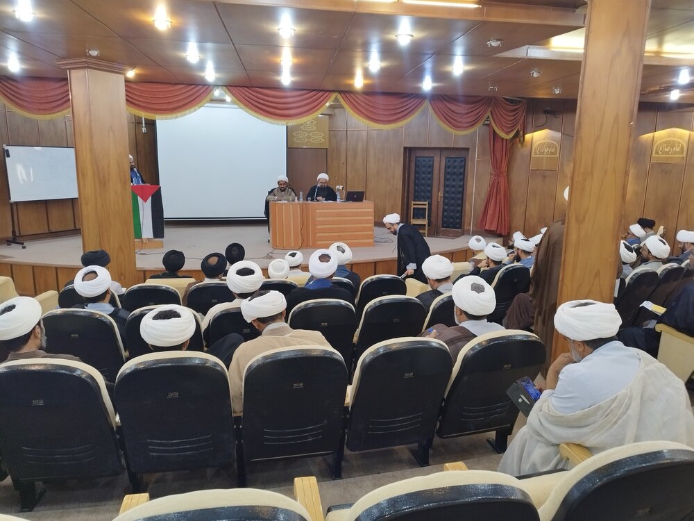 مطالعه آثار رهبر انقلاب، شهید مطهری و آیت الله مصباح طلاب را در برابر شبهات فکری مقاوم می‌کند