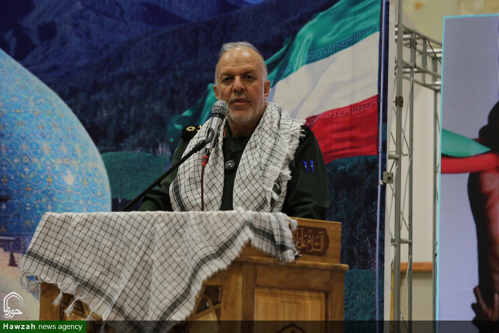 مساجد محور امید و مقاومت در محلات هستند