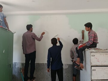 رنگ آمیزی یک مدرسه توسط گروه جهادی دستان سبز یزدان