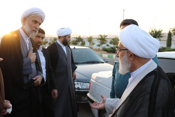 تصاویر/ استقبال مسئولان حوزوی استان سمنان از آیت الله شب زنده دار و ادای احترام به مقام شامخ شهدا در گلزار شهدای امامزاده یحیی(ع)