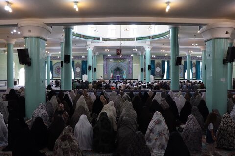 تصاویر/ اقامه نماز جمعه تکاب