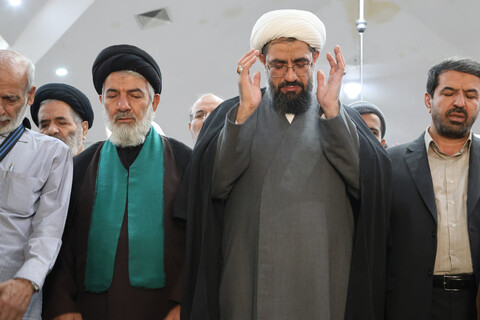 تصاویر / اقامه نماز میت بر پیکر مرحوم فاضلیان