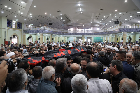 تصاویر / اقامه نماز میت بر پیکر مرحوم فاضلیان