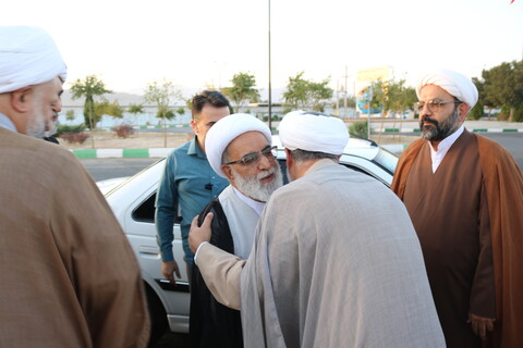 تصاویر/ استقبال مسئولان حوزوی استان سمنان از آیت الله شب زنده دار و ادای احترام به مقام شامخ شهدا در گلزار شهدای امامزاده یحیی(ع)
