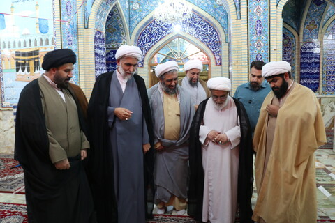 تصاویر/ استقبال مسئولان حوزوی استان سمنان از آیت الله شب زنده دار و ادای احترام به مقام شامخ شهدا در گلزار شهدای امامزاده یحیی(ع)