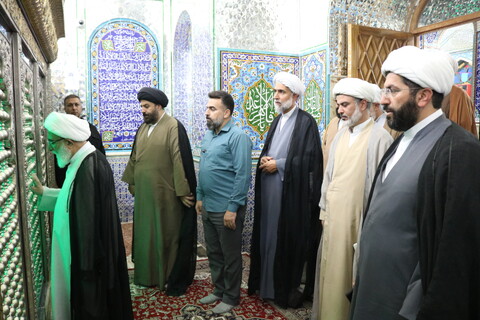 تصاویر/ استقبال مسئولان حوزوی استان سمنان از آیت الله شب زنده دار و ادای احترام به مقام شامخ شهدا در گلزار شهدای امامزاده یحیی(ع)