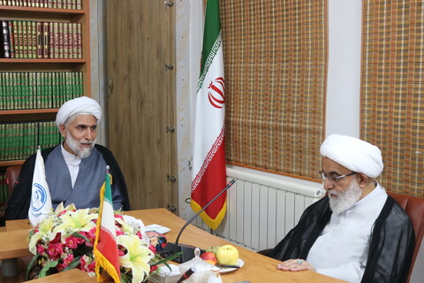 تصاویر/ نشست مدیر و کارکنان مدیریت حوزه علمیه استان سمنان با دبیر شورای عالی حوزه های علمیه