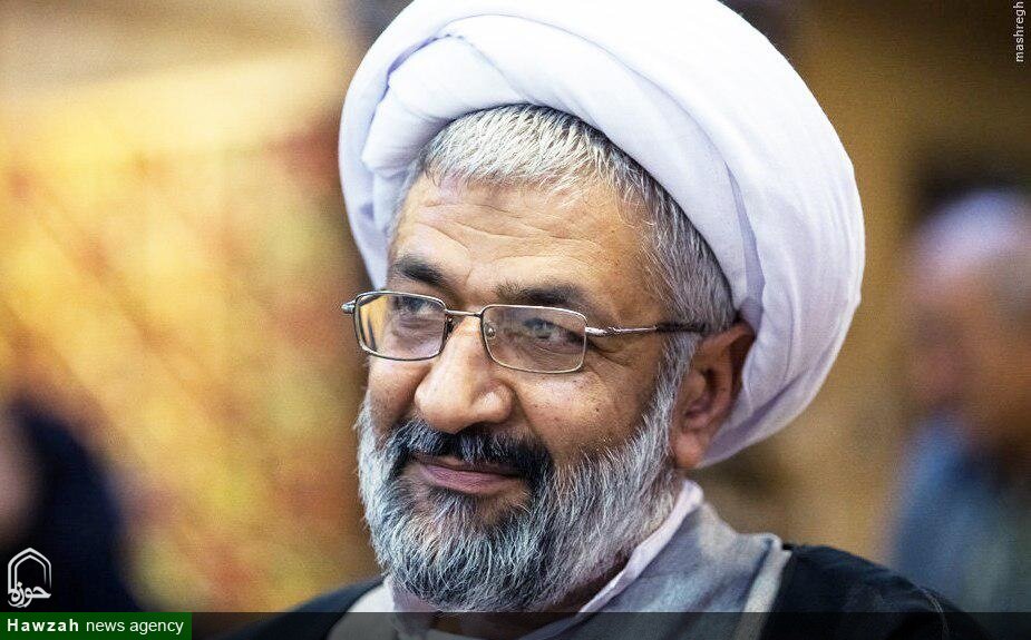 پنجمین کنگره شعر توحیدی میبد با ۳۰ اثر برگزیده به کار خود پایان داد