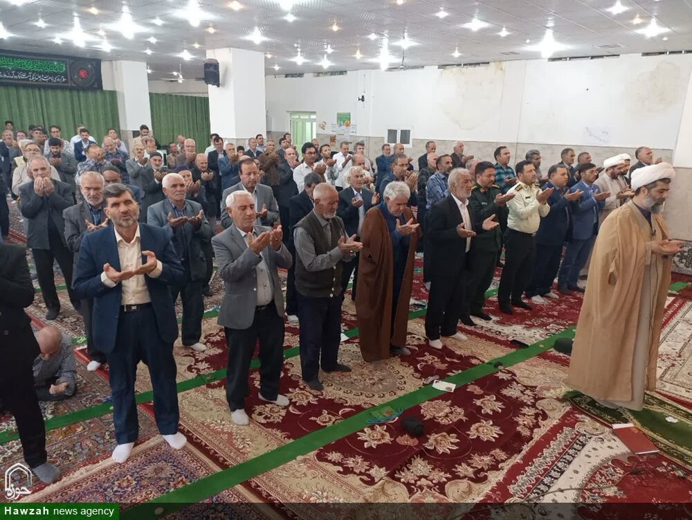 خون شهدا نهال انقلاب اسلامی را آبیاری کرد