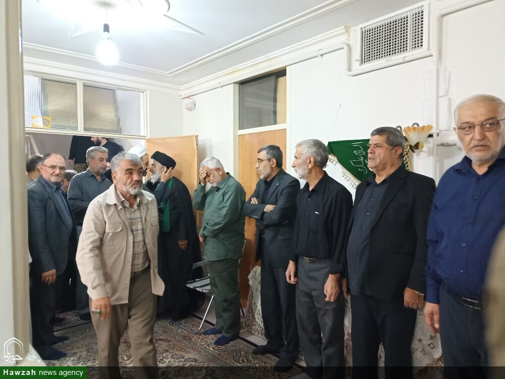 حضور اقشار مختلف مردم در منزل مرحوم فاضلیان