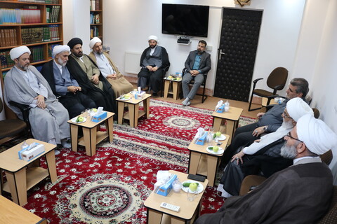تصاویر/ دیدار نماینده ولی فقیه در استان و استاندار سمنان با دبیر شورای عالی حوزه‌های علمیه