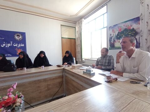 تصاویر/ نشست مربیان امین با مسئولان بردسیر