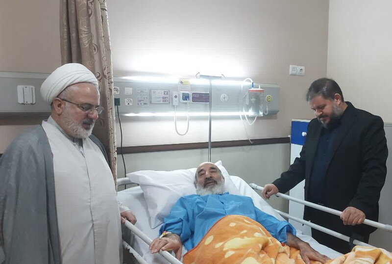 عیادت نماینده آیت‌الله اعرافی از استاد حوزه + عکس