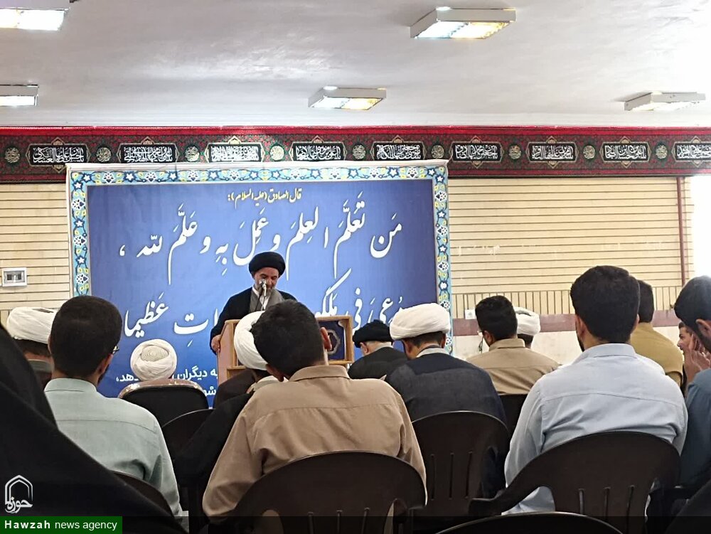 طلاب پرچمداران اشاعه فرهنگ قرآنی در جامعه هستند