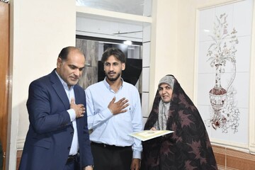 تصاویر/ دیدار فرماندار عسلویه با خانواده های شهدا و ایثارگران