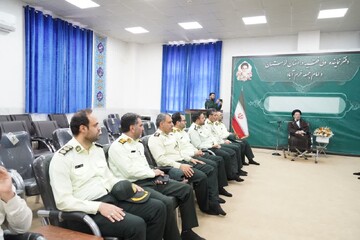 تصاویر/ دیدار کارکنان فرماندهی انتظامی لرستان با نماینده ولی فقیه در استان