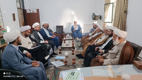 تصاویر/ اولین نشست اساتید مدرسه علمیه امام صادق علیه‌السلام  نقده در سال تحصیلی جدید