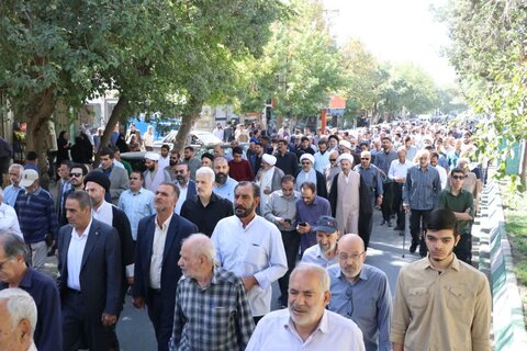 تصاویر مراسم تشییع حجت الاسلام فطرس پدر شهید مهدی فطرس در بروجرد