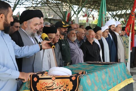 تصاویر مراسم تشییع حجت الاسلام فطرس پدر شهید مهدی فطرس در بروجرد