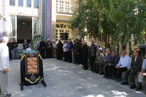 تصاویر مراسم تشییع حجت الاسلام فطرس پدر شهید مهدی فطرس در بروجرد