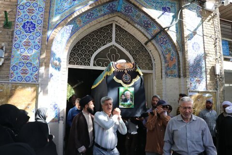 تصاویر مراسم تشییع حجت الاسلام فطرس پدر شهید مهدی فطرس در بروجرد