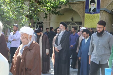 تصاویر مراسم تشییع حجت الاسلام فطرس پدر شهید مهدی فطرس در بروجرد