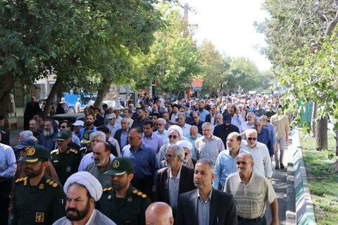 تصاویر مراسم تشییع حجت الاسلام فطرس پدر شهید مهدی فطرس در بروجرد