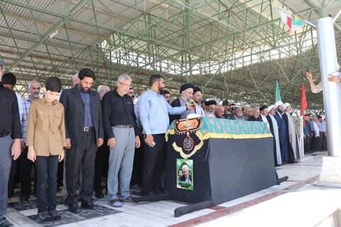 تصاویر مراسم تشییع حجت الاسلام فطرس پدر شهید مهدی فطرس در بروجرد