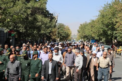 تصاویر مراسم تشییع حجت الاسلام فطرس پدر شهید مهدی فطرس در بروجرد