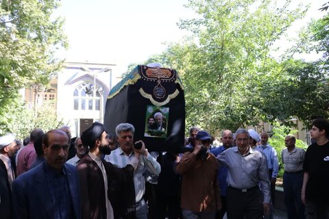 تصاویر مراسم تشییع حجت الاسلام فطرس پدر شهید مهدی فطرس در بروجرد