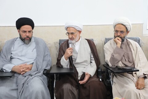 تصاویر/ نشست دبیر شورای عالی حوزه های علمیه با اساتید و کادر مدارس علمیه سمنان، مهدی‌شهر و گرمسار