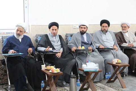 تصاویر/ نشست دبیر شورای عالی حوزه های علمیه با اساتید و کادر مدارس علمیه سمنان، مهدی‌شهر و گرمسار