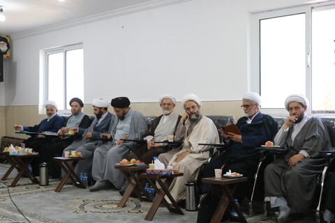 تصاویر/ نشست دبیر شورای عالی حوزه های علمیه با اساتید و کادر مدارس علمیه سمنان، مهدی‌شهر و گرمسار