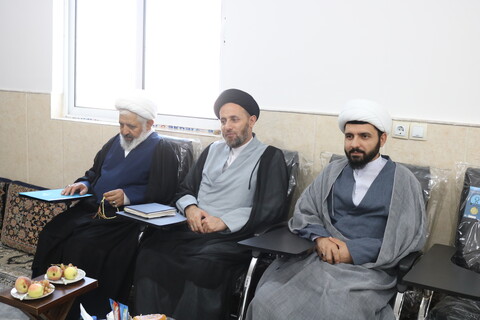 تصاویر/ نشست دبیر شورای عالی حوزه های علمیه با اساتید و کادر مدارس علمیه سمنان، مهدی‌شهر و گرمسار