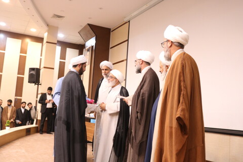 تصاویر/ آیین عمامه‌گذاری طلاب حوزه علمیه استان سمنان با حضور دبیر شورای عالی حوزه های علمیه