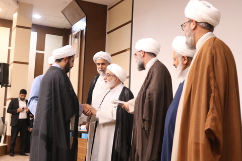 تصاویر/ آیین عمامه‌گذاری طلاب حوزه علمیه استان سمنان با حضور دبیر شورای عالی حوزه های علمیه