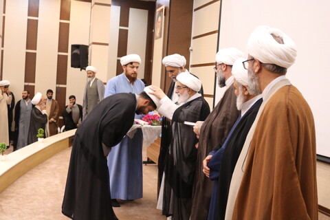 تصاویر/ آیین عمامه‌گذاری طلاب حوزه علمیه استان سمنان با حضور دبیر شورای عالی حوزه های علمیه