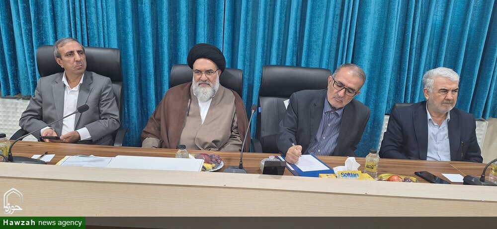 نشست شورای حوزه علمیه کهگیلویه و بویراحمد با استاندار و مدیر برنامه بودجه این استان برگزار شد